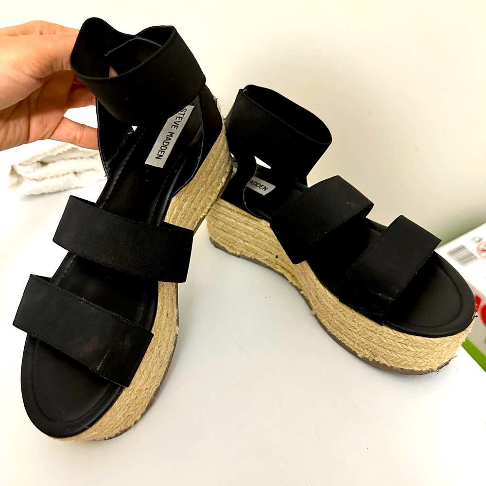 Black Wedge steve madden!!